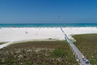 1215 S Portofino Dr in Siesta Key, FL - Foto de edificio - Building Photo