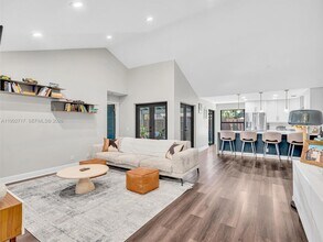 2083 Augusta in Weston, FL - Building Photo - Building Photo