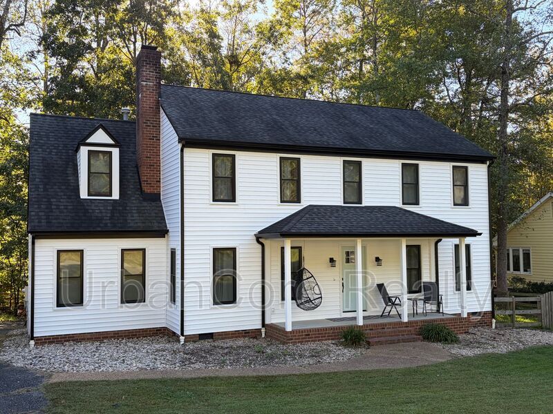 7949 Flag Tail Dr in Midlothian, VA - Building Photo