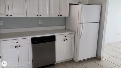 4111 Lake Bayshore Dr in Bradenton, FL - Building Photo - Building Photo