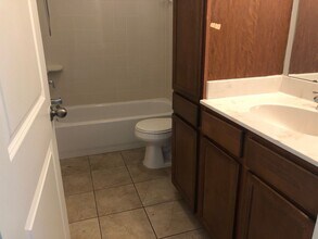 1667 Parktown Pl in Memphis, TN - Building Photo - Building Photo