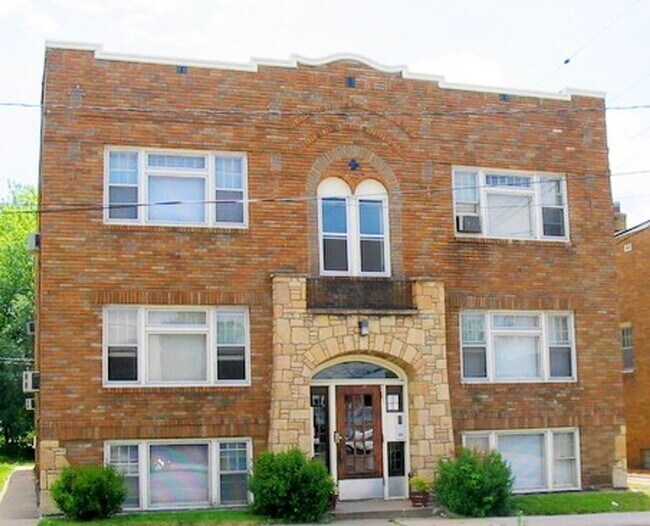1118 Lowry Ave NE in Minneapolis, MN - Building Photo - Building Photo