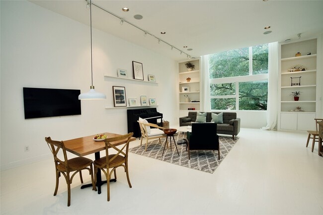 property at 1820 Southmore Blvd