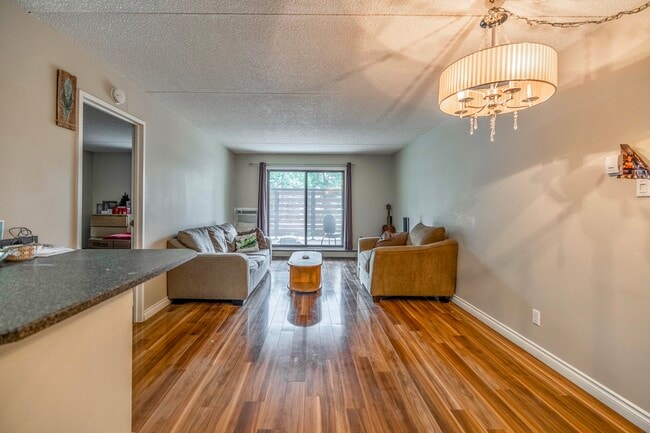 77 Edmonton St in Winnipeg, MB - Building Photo - Building Photo