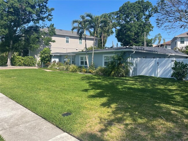 633 Bosphorous Ave in Tampa, FL - Building Photo - Building Photo