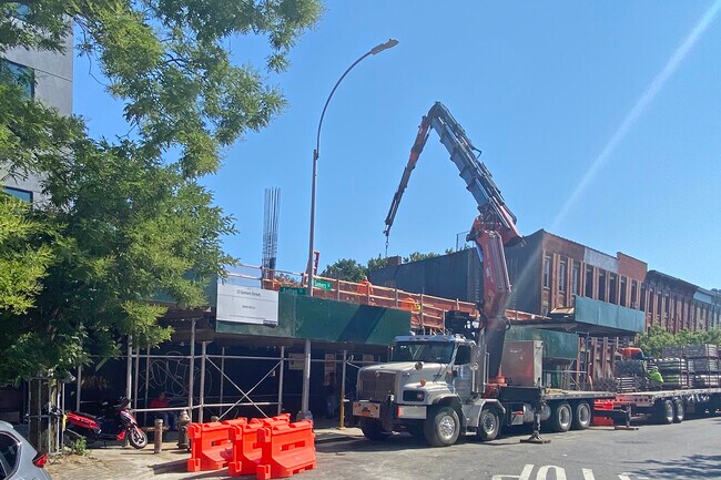 15 Somers St in Brooklyn, NY - Foto de edificio - Building Photo