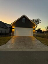 324 Gardens Ln in North Little Rock, AR - Foto de edificio - Building Photo