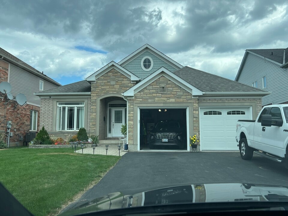 6600 St Michael Av in Niagara Falls, ON - Building Photo