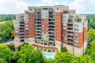The George at 42 in Louisville, KY - Foto de edificio - Building Photo