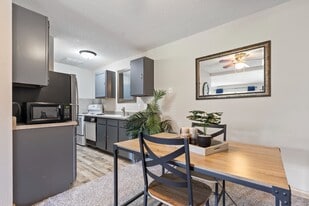 Crosswinds Villas in Wichita, KS - Building Photo