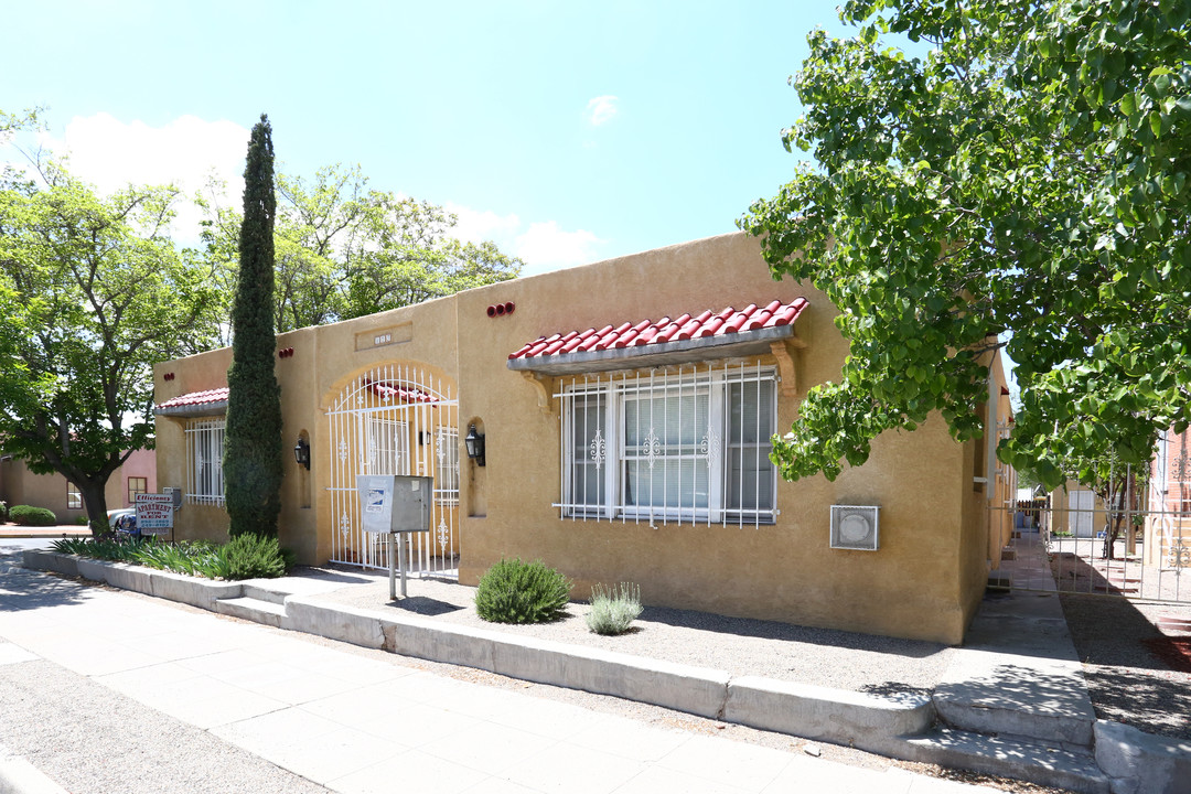 123 Edith Blvd SE in Albuquerque, NM - Building Photo