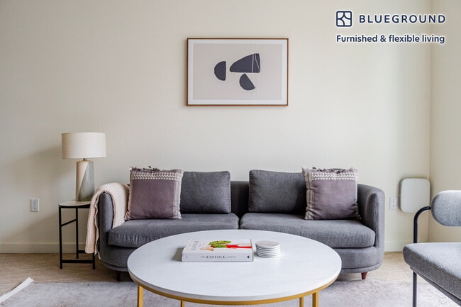 10351 NE 10th St in Bellevue, WA - Building Photo - Building Photo