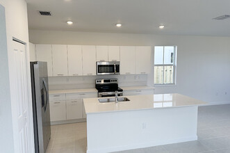 2405 NW 131st Cir-Unit -1602 in Miami, FL - Building Photo - Building Photo