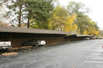 742 W Kilgore Rd, Unit 305 in Kalamazoo, MI - Building Photo - Building Photo