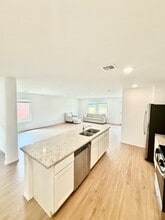 3733 Palmetto Blf Dr in Mustang, OK - Building Photo - Building Photo