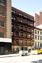 138-140 E 31st St in New York, NY - Building Photo