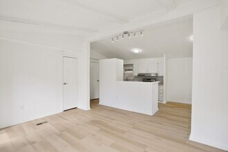 9 Crescent Park Rd in Westport, CT - Building Photo - Building Photo