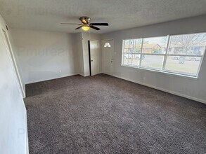 130 W Cherry Point Dr in Dallas, TX - Building Photo - Building Photo