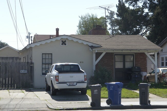 816 Lincoln Ave in Alameda, CA - Foto de edificio - Building Photo