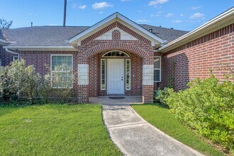 157 April Waters Dr W in Montgomery, TX - Building Photo - Building Photo
