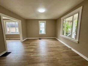 102 Ivy St in Turtle Creek, PA - Building Photo - Building Photo