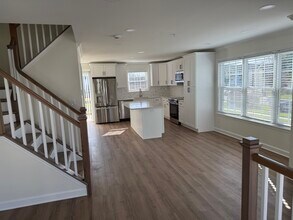 7101 Collinsworth Pl in Frederick, MD - Foto de edificio - Building Photo