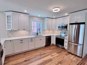 371 Islington St in Portsmouth, NH - Building Photo - Building Photo