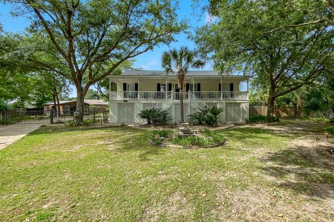 property at 2009 Wedgewood Cir