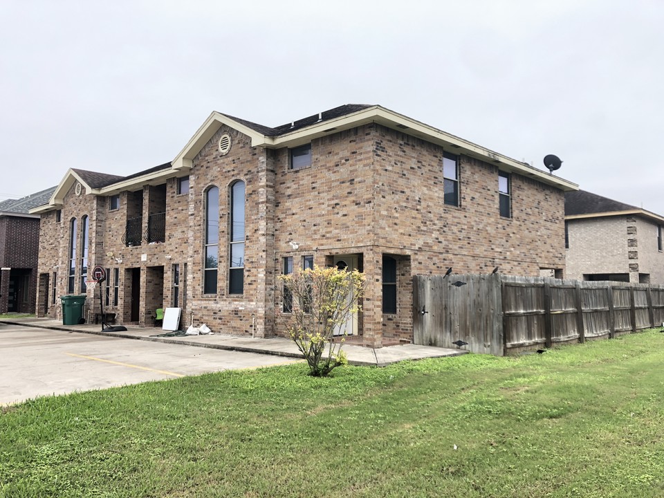 1205 Fig Ave Four-Plex in Pharr, TX - Building Photo