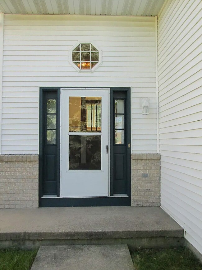 746A Crawford Dr in Cottage Grove, WI - Building Photo - Building Photo