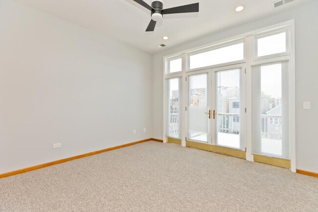 2338 N Greenview Ave in Chicago, IL - Building Photo - Building Photo
