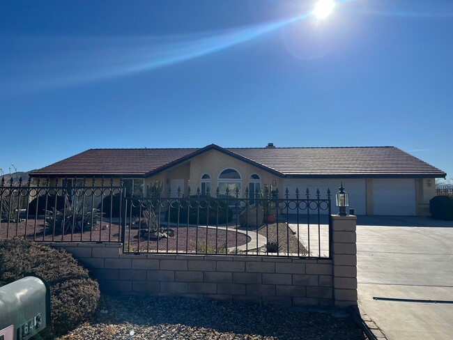 16413 Kamana Rd in Apple Valley, CA - Building Photo - Building Photo