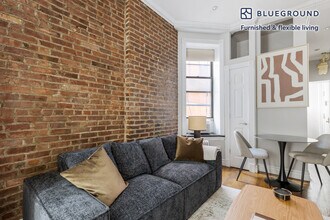 246 Mott St in New York, NY - Building Photo - Building Photo