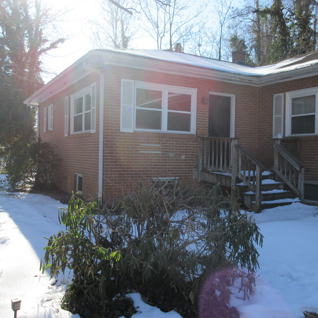 2213 N Berkshire Rd, Unit A in Charlottesville, VA - Building Photo - Building Photo