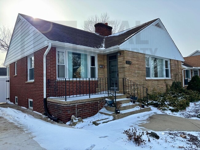 property at 304 Beverly Pl