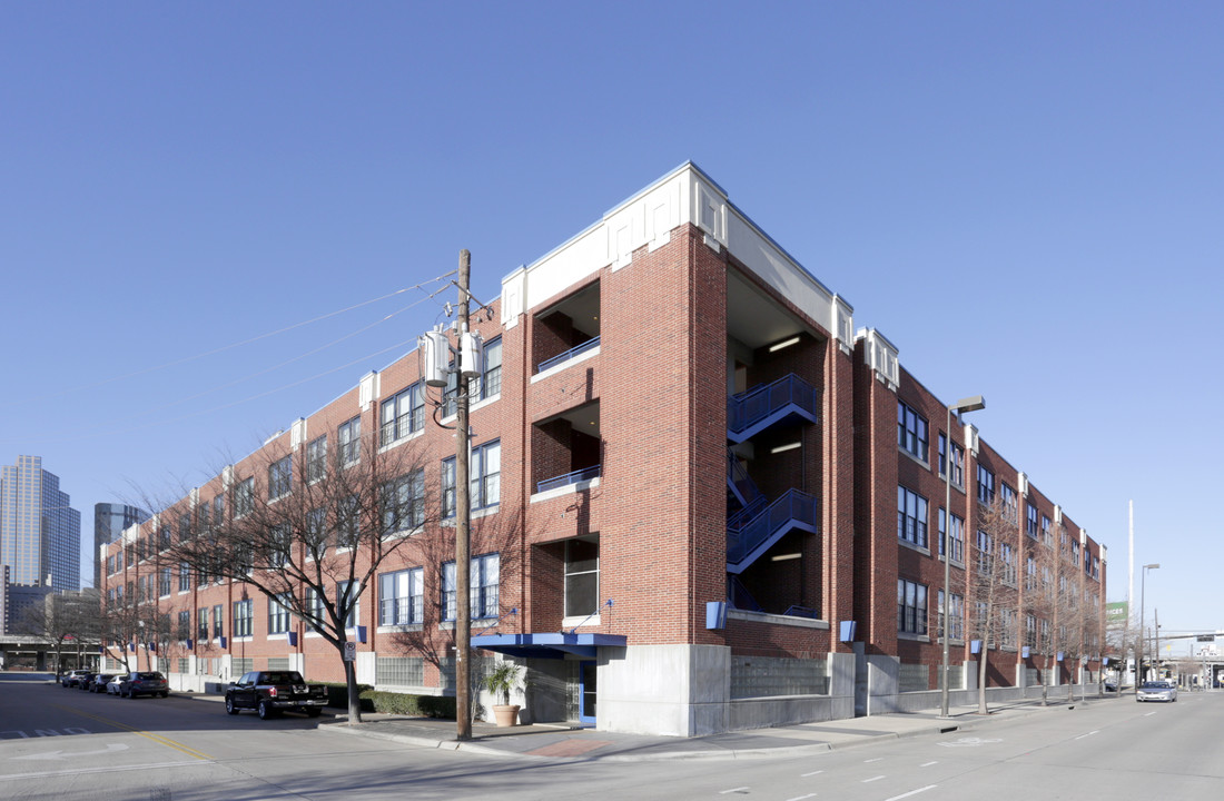 Live Oaks Loft in Dallas, TX - Foto de edificio