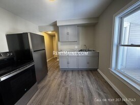 7 Bennett Ave in Skowhegan, ME - Building Photo