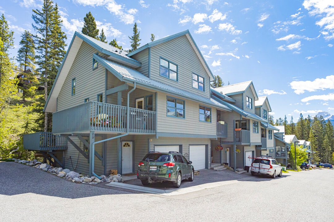 242 Benchlands Terr in Canmore, AB - Building Photo