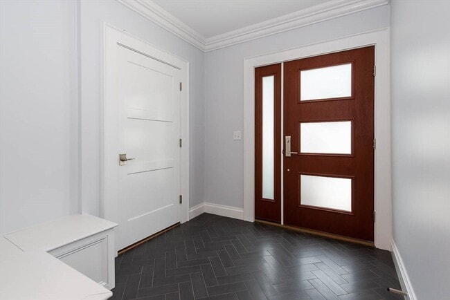 41 Carlton St, Unit 3 in Brookline, MA - Building Photo - Building Photo