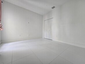 18171 SW 109th Pl in Miami, FL - Foto de edificio - Building Photo