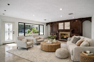 2425 Fryer Point in Fort Lauderdale, FL - Building Photo - Building Photo