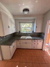 10810 Camarillo St, Unit Amazing Big 1 Bedroom, 1 in North Hollywood, CA - Building Photo - Building Photo