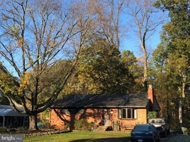 5508 Inverchapel Rd in Springfield, VA - Building Photo