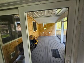 313 W River Rd, Unit Rear (apartment 2) in Augusta, ME - Foto de edificio - Building Photo