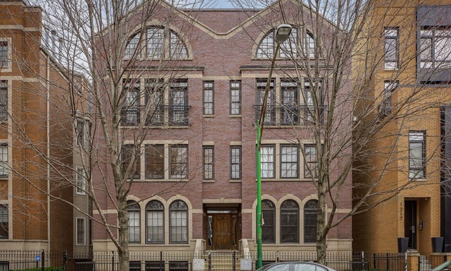 property at 1221 N Paulina St