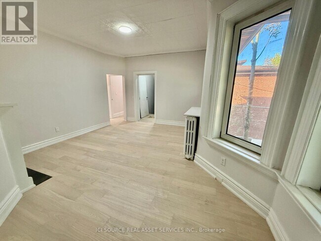 2 Bellwoods Park in Toronto, ON - Building Photo - Building Photo