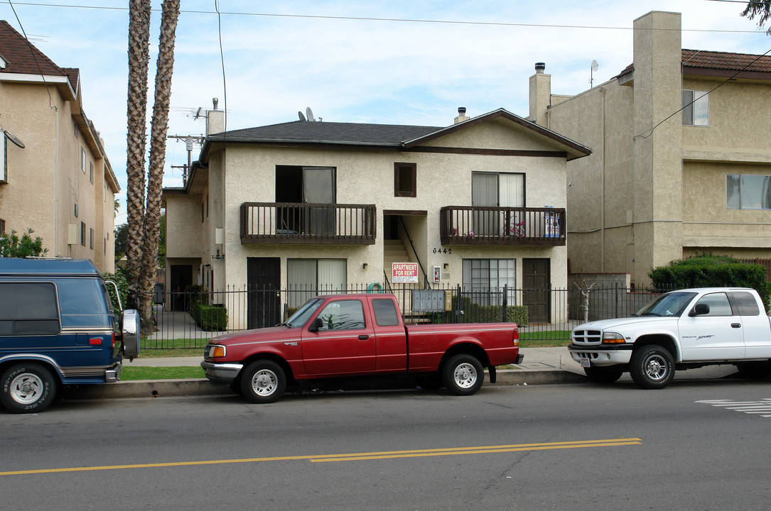 6442 Hazeltine Ave in Van Nuys, CA - Building Photo