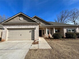 340 Angela Ln in Dawsonville, GA - Building Photo