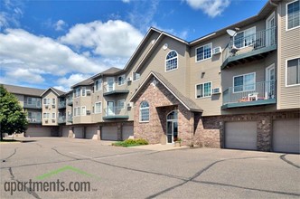 Edgewater Apartments in St. Cloud, MN - Building Photo - Building Photo