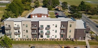 726 E Emma Ave in Springdale, AR - Building Photo